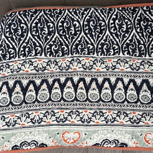 Pottery Barn Full/Queen Quilt and Standard Shams - Picture 11 of 13